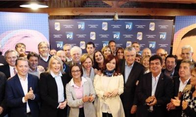 Fern�ndez vuelve al PJ, ahora como candidato a presidente