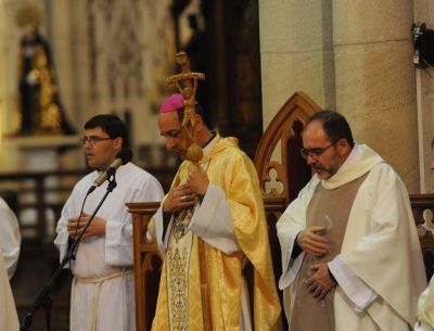 En la Catedral ya se luce el bast�n que el Papa Francisco le regal� a La Plata