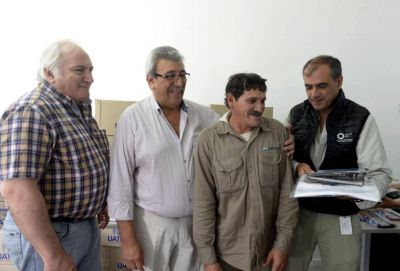 Los trabajadores rurales tambi�n cobrar�n la compensaci�n del Gobierno