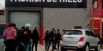 [VIDEO] M�s de 5 cuadras de cola por 12 puestos de trabajo en una f�brica de Bernal