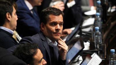 Se acelera la transici�n en el macrismo y un hombre de Santilli asume en la Legislatura porte�a