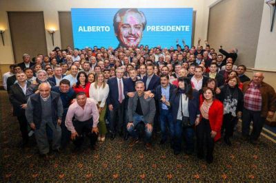 Con Per�n en el recuerdo, Alberto Fern�ndez cierra el proceso de unidad peronista