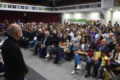400 representantes de colectividades mantuvieron un encuentro con Horacio Rodriguez Larreta