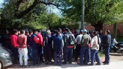 Cierra f�brica de ventanas en Moreno y deja 100 empleados en la calle