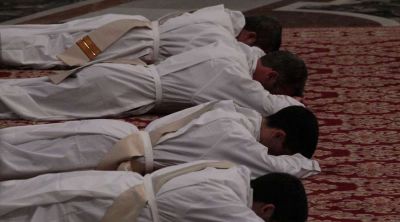 Celibato sacerdotal encuentra importantes defensores en el S�nodo