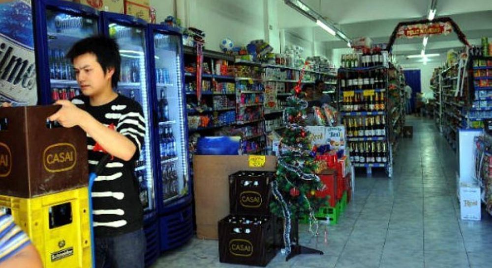 Denuncian a supermercados chinos por precarizacin laboral