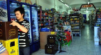 Denuncian a supermercados chinos por precarizaci�n laboral
