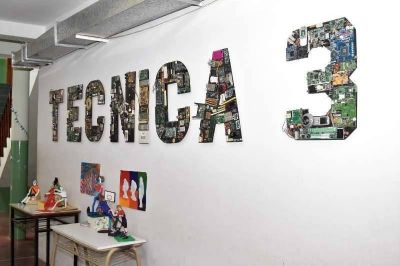 L�pez presenci� el �Expresarte� e interactu� con los j�venes talleristas