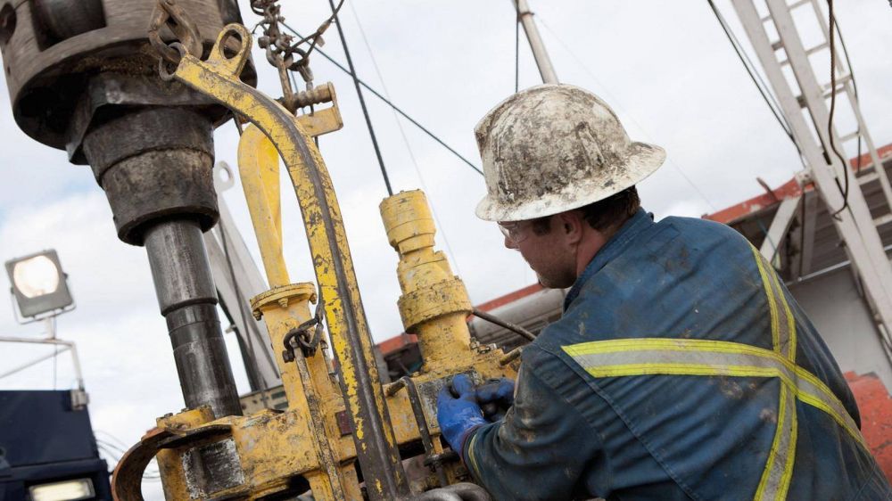 Los petroleros piden renogociar las paritarias pero las empresas quieren pagar slo el 