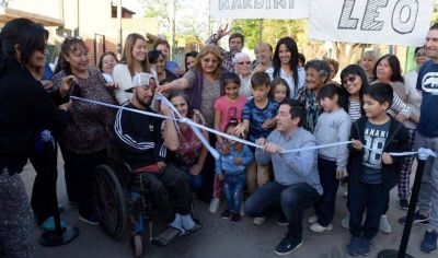 Leo Nardini inaugur� obra que incluye once cuadras de pavimento