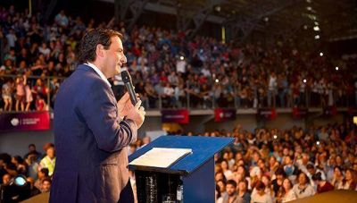 Sujarchuk, en Gar�n: �Hoy empezamos a construir el Escobar del centenario�