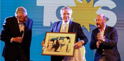 Alberto Fern�ndez �enfr�a� su campa�a y se diferencia de las plazas de Mauricio Macri