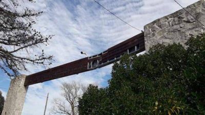 Arco de entrada a Mar Chiquita: 46 meses de abandono, mentiras y reclamos al intendente Ronda 