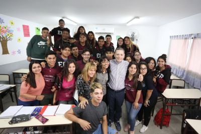Fernando Gray visit� la escuela secundaria N� 37