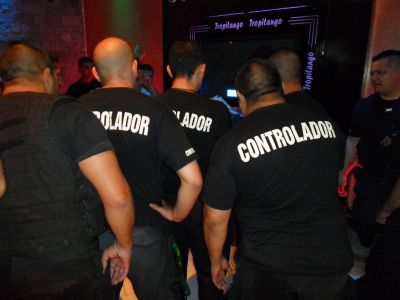 El personal de seguridad en boliches cobrar la suma de 5.000 pesos