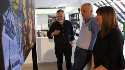 Grindetti reinaugur� el renovado hall central del Municipio