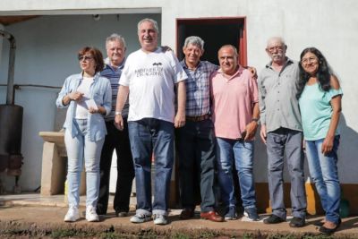 Passalacqua entreg� viviendas rurales en Itacaruar�