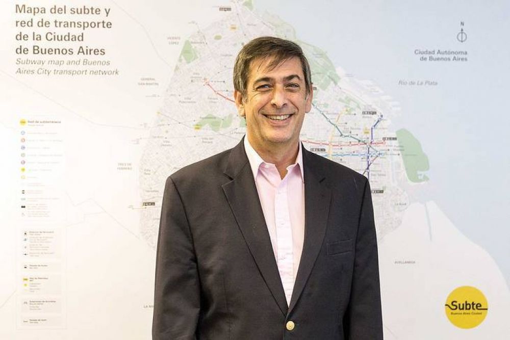 El titular del Subte reconoci� que la presencia de asbesto estaba en los manuales