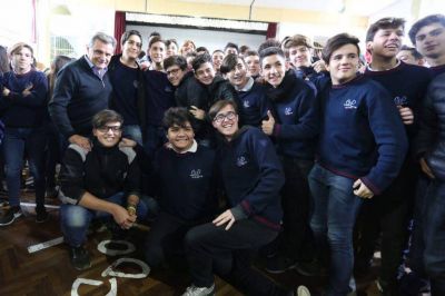 Pulti: �La educaci�n ser� la base de un tiempo mejor para los j�venes�