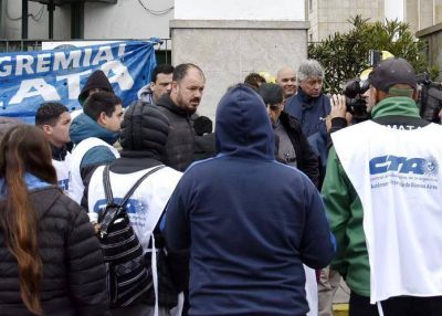 Cristian Echeverr�a (CTA-Aut�nioma) encabez� respaldo en la protesta de lucifuercistas