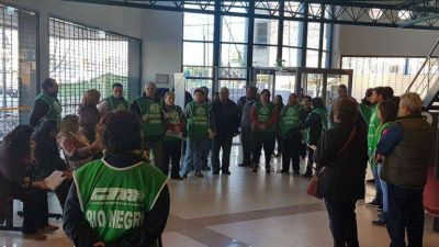 Contundente paro en las sedes de PAMI en R�o Negro