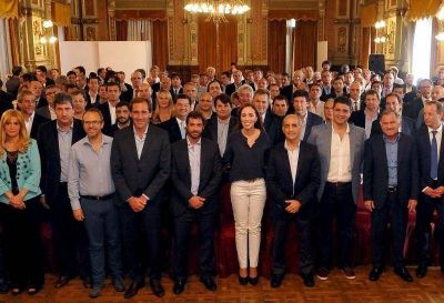 Con eje en el Conurbano, el Gobierno reparte subsidios clandestinos para remontar la derrota