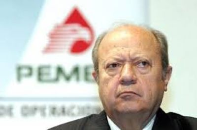 Renuncia líder de sindicato petrolero de México