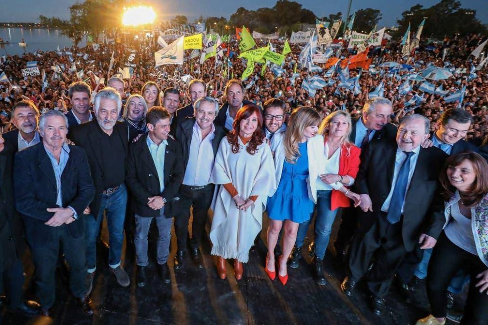 Junto con Cristina y los gobernadores, Fernndez pidi fortalecer la unidad peronista