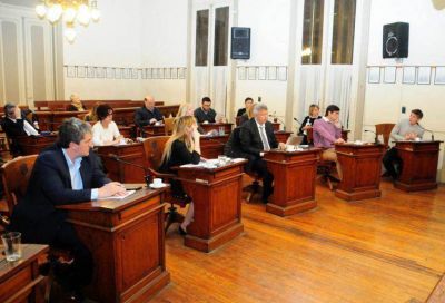 Pese a las cr�ticas de la oposici�n, el oficialismo aprob� la ordenanza de las energ�as renovables
