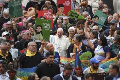 Papa Francisco es el �nico l�der que escucha el dolor de los ind�genas