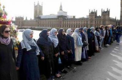 Los crímenes de odio contra las mujeres musulmanas aumentan el Reino Unido