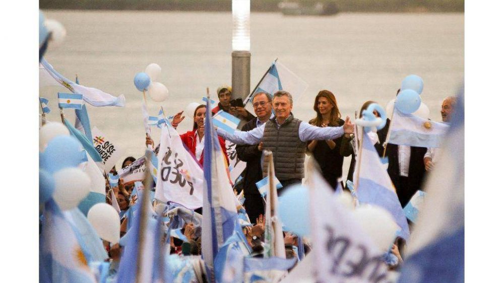 Macri lidera un acto en el Obelisco con el foco puesto en el debate