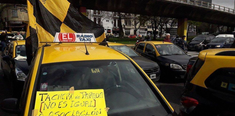 Los tacheros vuelven a hacer colapsar para protestar contra Uber y Cabify