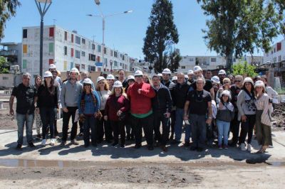 Tagliaferro recorri� obras con los foros de seguridad en el Barrio Carlos Gardel