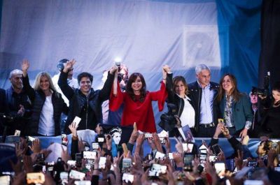 �Estar� Maradona? Cristina y Axel cierran la campa�a provincial en el Bosque platense 