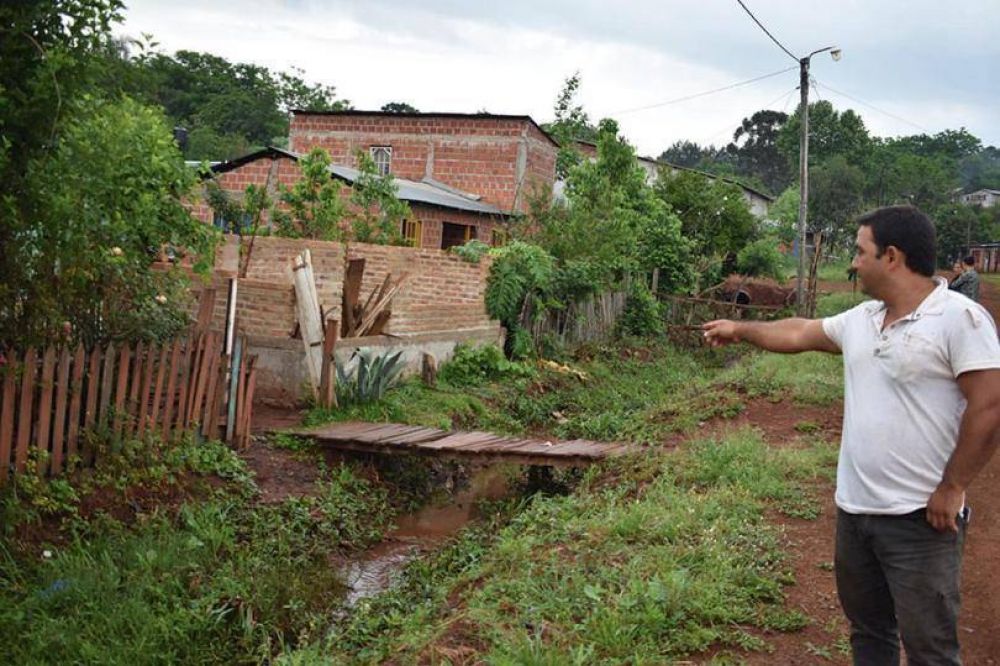 Vecinos piden mejoramiento de cunetas para no inundarse