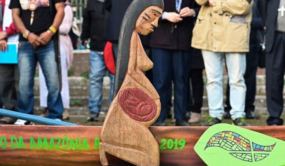 Snodo de la Amazonia: quin quiere sacerdotes casados y el robo de estatuillas indgenas