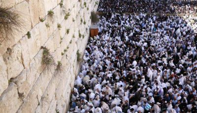 Mas de dos millones de personas visitaron el Kotel durante el mes de las Festividades Jud�as