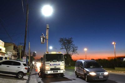 Lomas: instalan m�s luces LED en calles, avenidas y espacios p�blicos