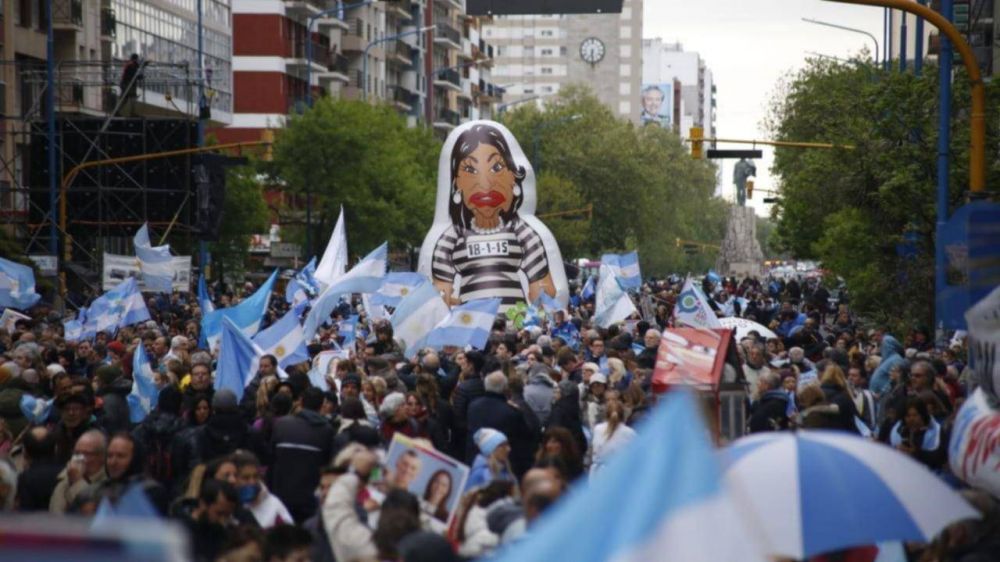 Macri: �No nos pueden robar el futuro los mismos que destruyeron este pa�s�