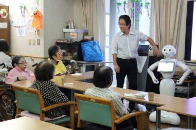 Robots al cuidado de adultos mayores: la experiencia japonesa