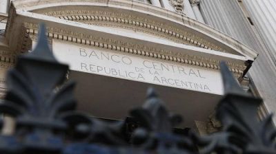 Se esperan m�s restricciones cambiarias tras las elecciones, en medio de una fuerte ca�da de reservas