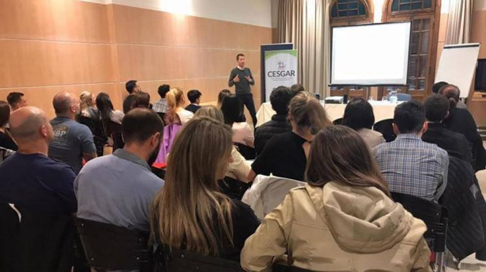 Con gran �xito de concurrencia se desarrolla la Escuela de Negocios para expendedores