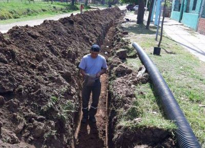 Contin�an las obras cloacales en P�rez Mill�n