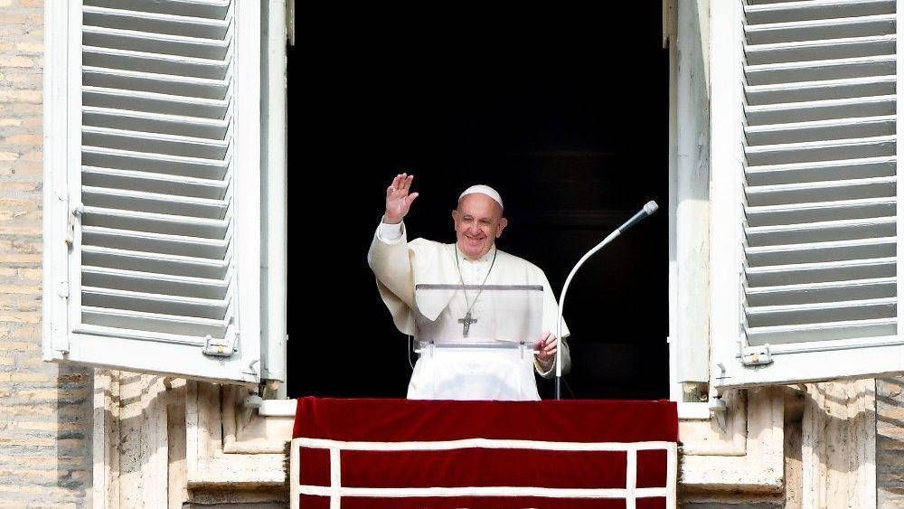 Francisco encomienda a la Virgen 