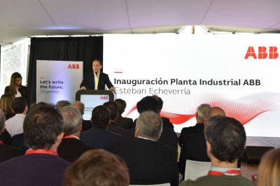 Fernando Gray recorri� la nueva planta de la empresa ABB en El Jag�el