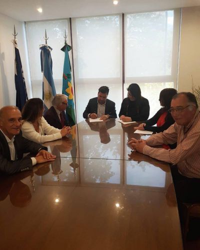 UCIP firmó un convenio de cooperación con IADEF