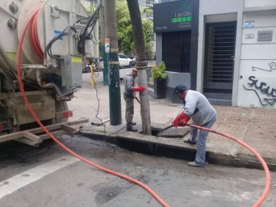 Lomas: intensifican la limpieza y desobstrucci�n de los sumideros