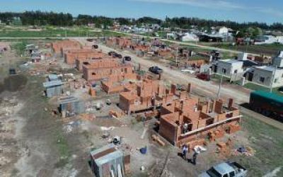 San Cayetano: Avanza la construcci�n de veinticinco viviendas