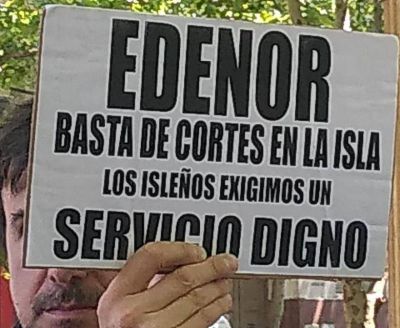 Isle�os reclamaron ante la sede de Edenor en San Fernando por los constantes cortes de luz